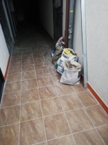 Напоминаем о штрафе за мусор в подъезде